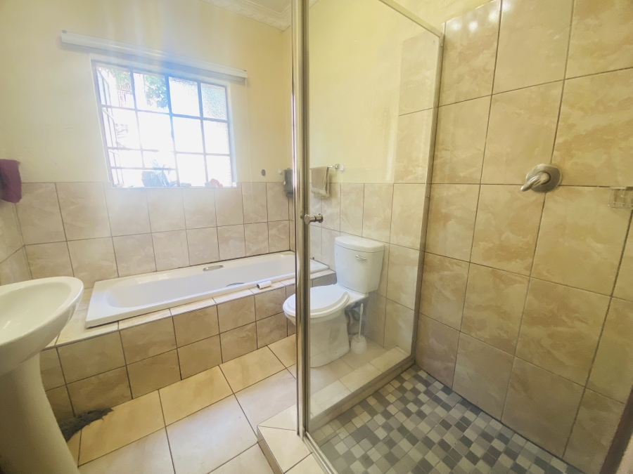 6 Bedroom Property for Sale in Stonehenge Ext 1 Mpumalanga