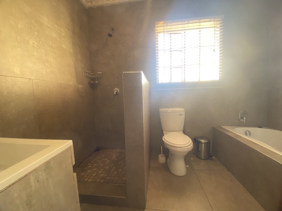 6 Bedroom Property for Sale in Stonehenge Ext 1 Mpumalanga