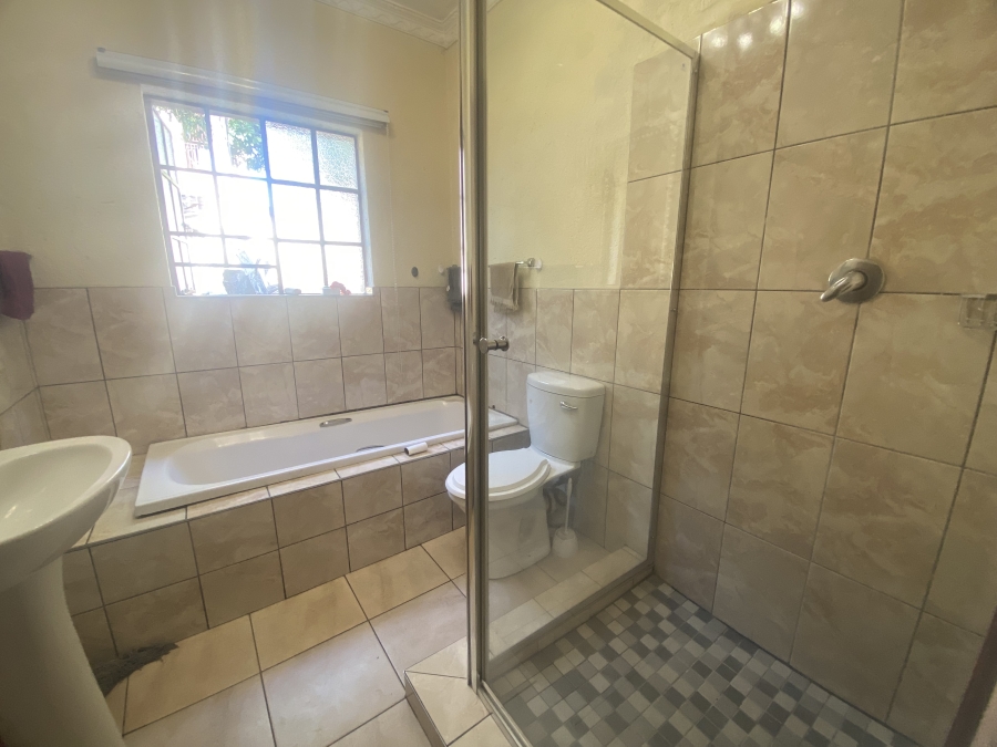 6 Bedroom Property for Sale in Stonehenge Ext 1 Mpumalanga