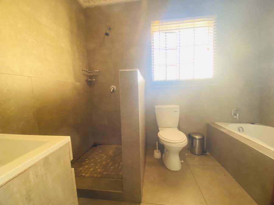 6 Bedroom Property for Sale in Stonehenge Ext 1 Mpumalanga