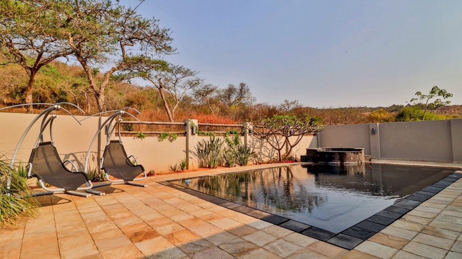 5 Bedroom Property for Sale in Ntulo Wildlife Estate Mpumalanga