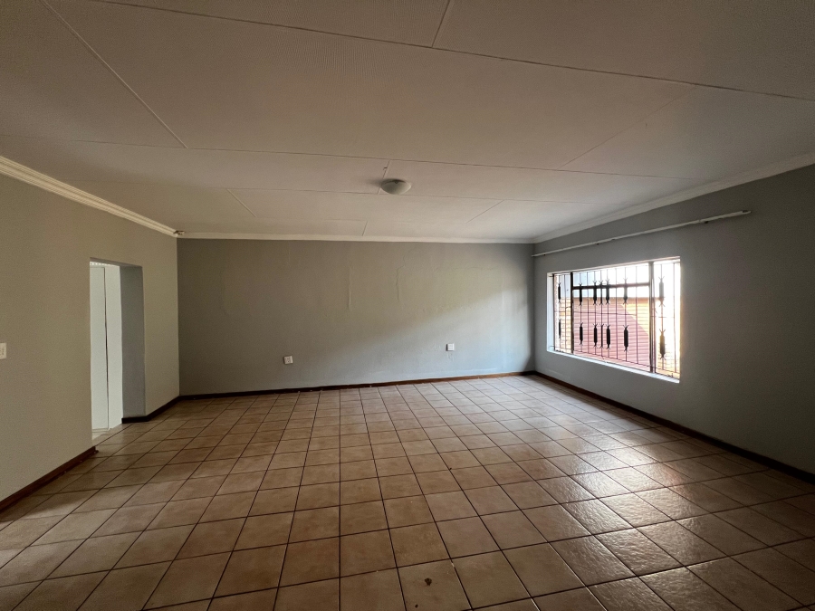 To Let 4 Bedroom Property for Rent in White River Ext 18 Mpumalanga