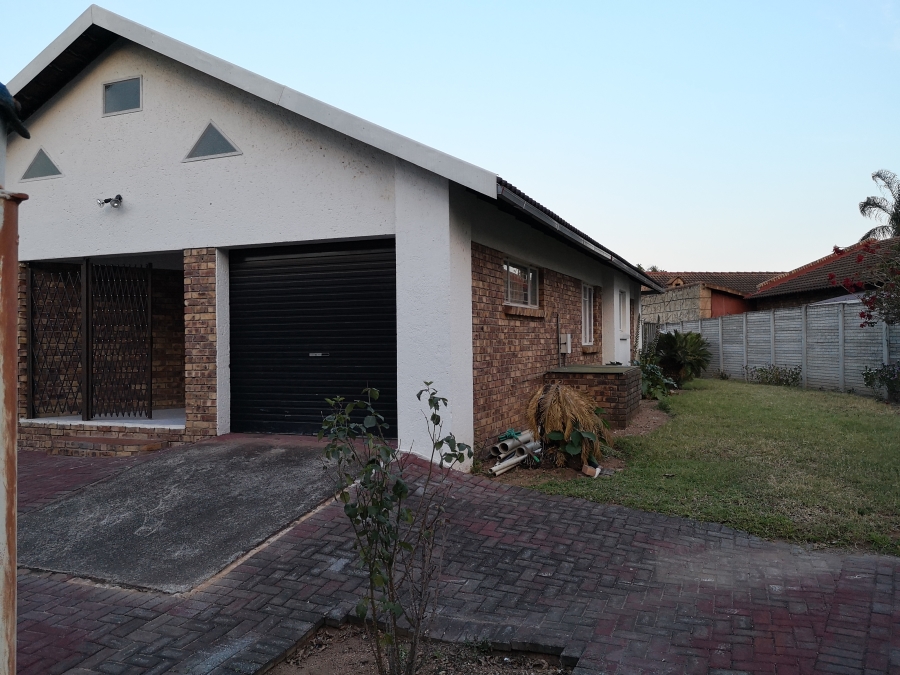 To Let 3 Bedroom Property for Rent in Nelspruit Ext 1 Mpumalanga