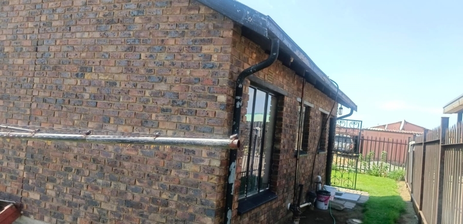 2 Bedroom Property for Sale in Embalenhle Ext 11 Mpumalanga