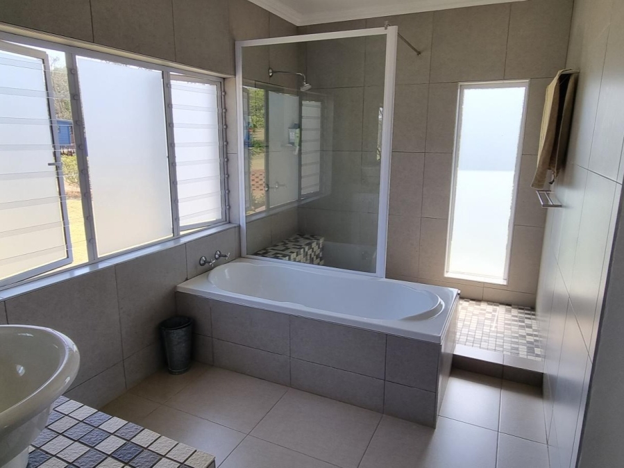 5 Bedroom Property for Sale in White River Mpumalanga