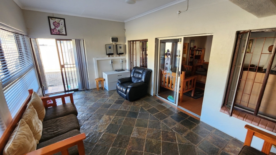 6 Bedroom Property for Sale in White River Ext 18 Mpumalanga