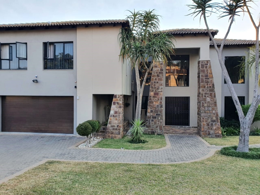 6 Bedroom Property for Sale in Stonehenge Mpumalanga