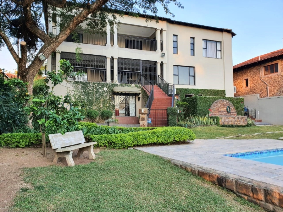 6 Bedroom Property for Sale in Stonehenge Mpumalanga