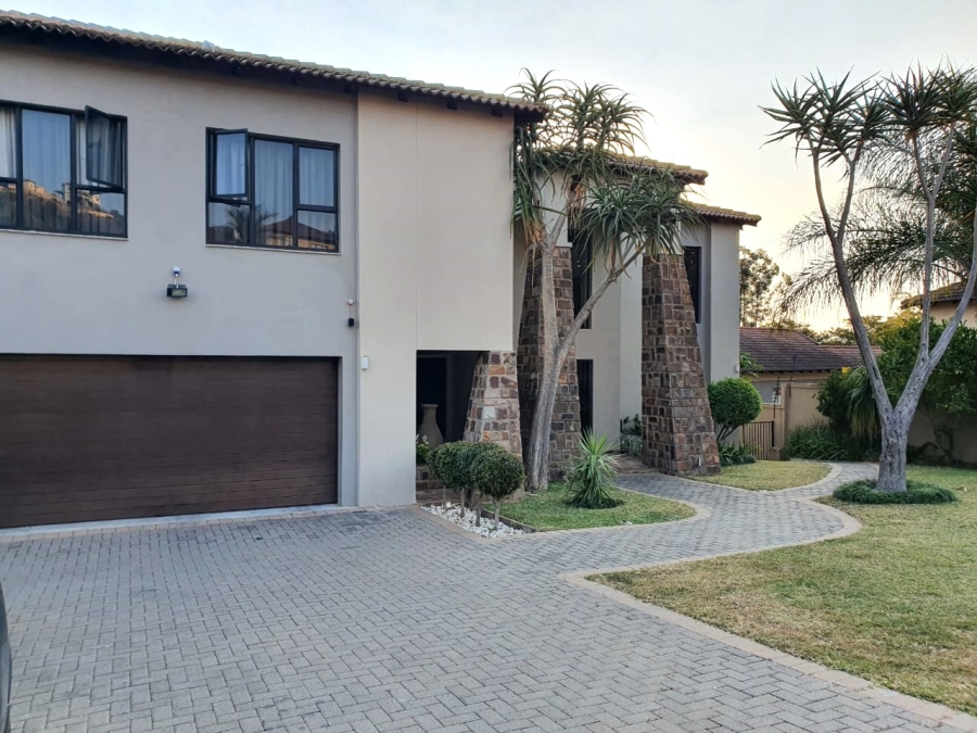 6 Bedroom Property for Sale in Stonehenge Mpumalanga