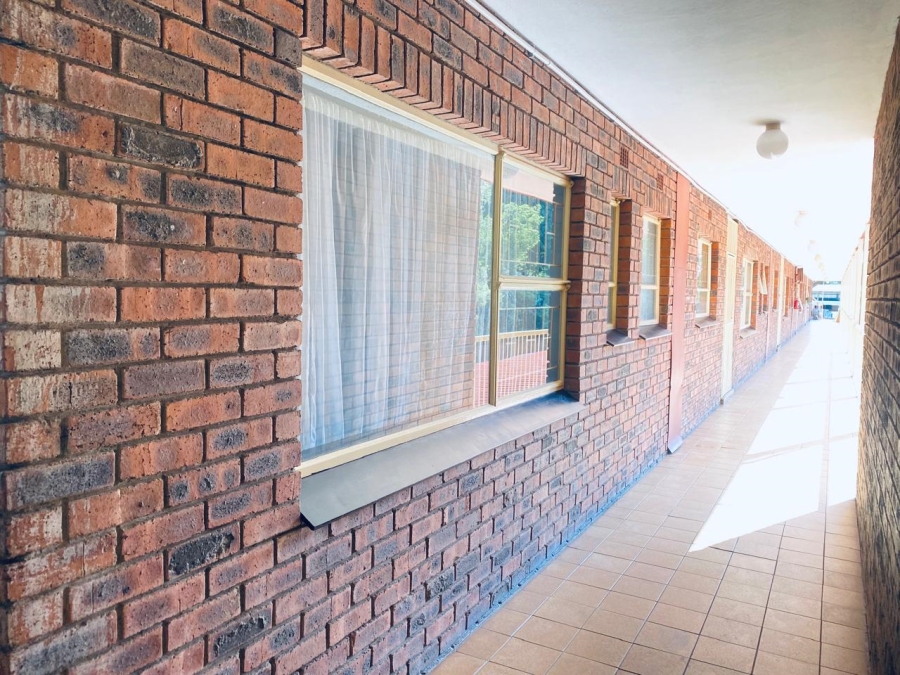 To Let 1 Bedroom Property for Rent in White River Mpumalanga