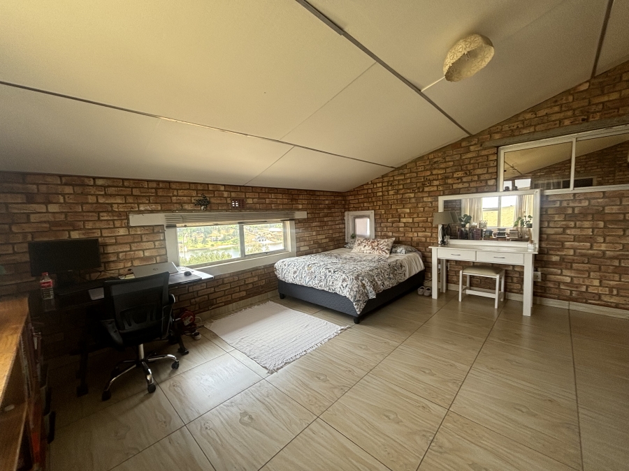 4 Bedroom Property for Sale in Golden Mile Mpumalanga