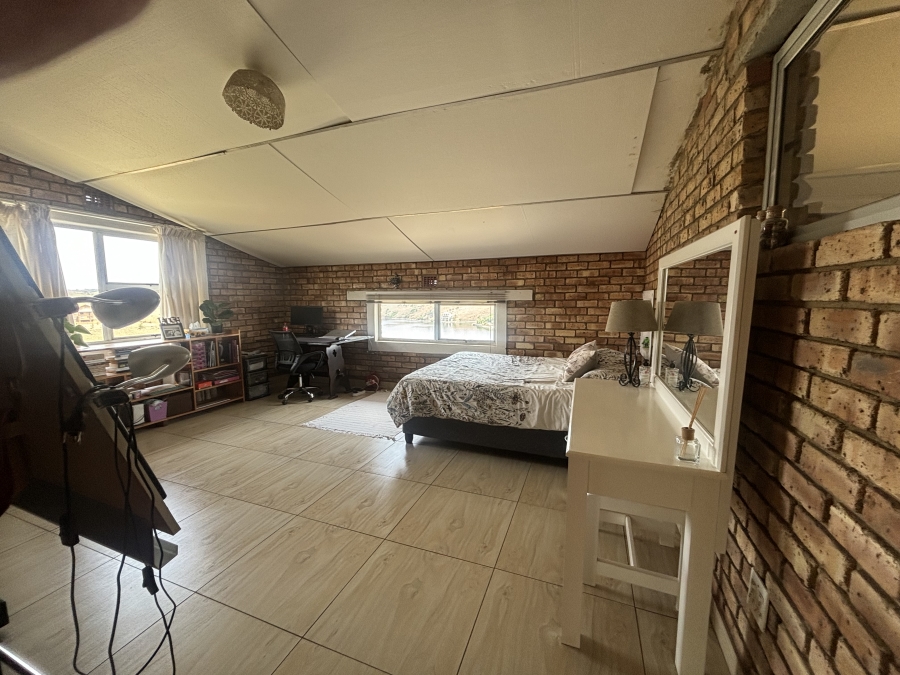 4 Bedroom Property for Sale in Golden Mile Mpumalanga