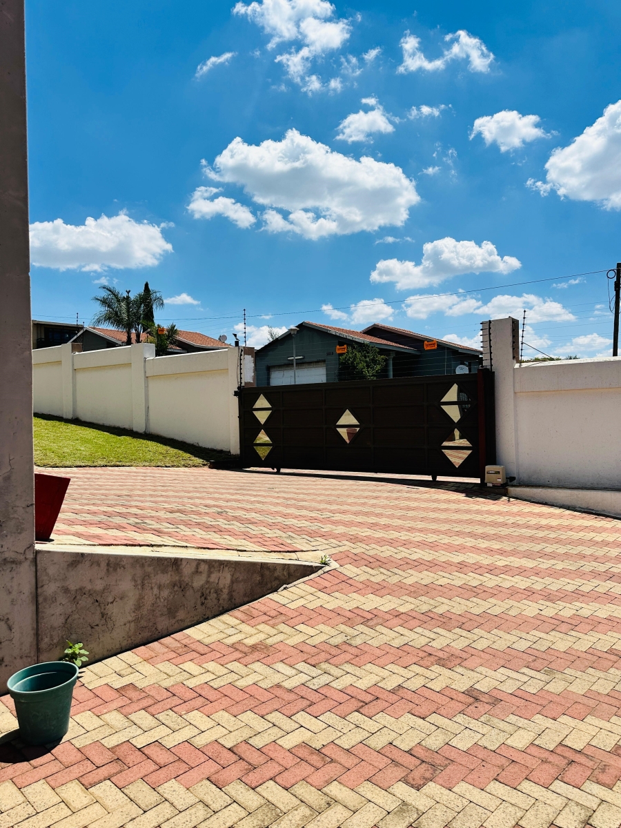 4 Bedroom Property for Sale in Model Park Mpumalanga