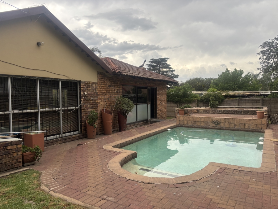 5 Bedroom Property for Sale in Model Park Mpumalanga