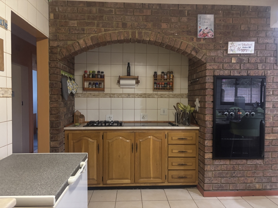 5 Bedroom Property for Sale in Model Park Mpumalanga