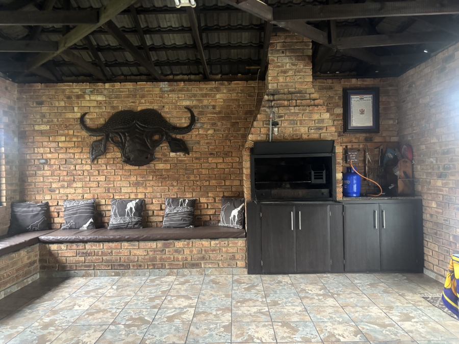 5 Bedroom Property for Sale in Model Park Mpumalanga