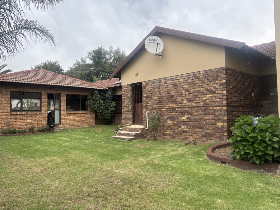 5 Bedroom Property for Sale in Model Park Mpumalanga