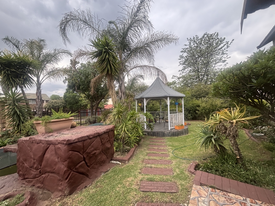 5 Bedroom Property for Sale in Model Park Mpumalanga