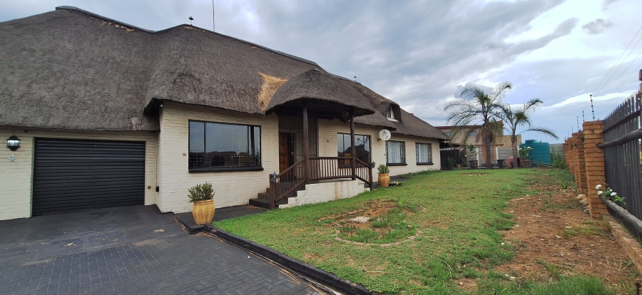 To Let 4 Bedroom Property for Rent in Reyno Ridge Mpumalanga