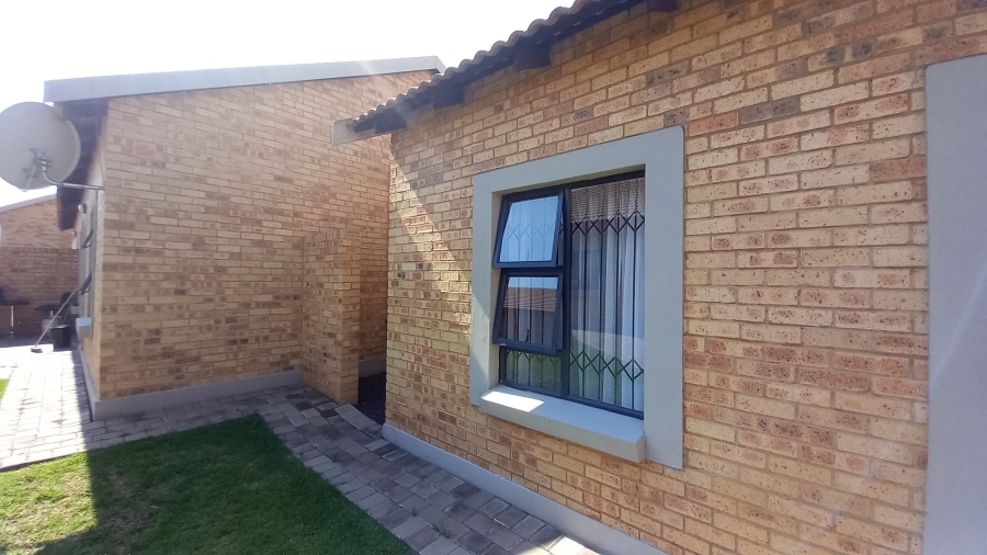 To Let 2 Bedroom Property for Rent in Terra Nova Mpumalanga