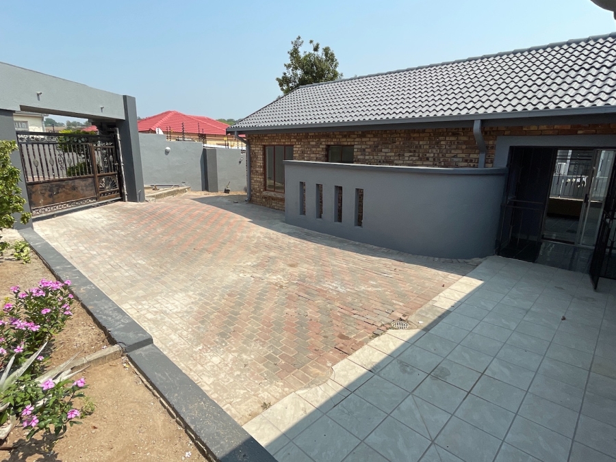 4 Bedroom Property for Sale in Kingsview Mpumalanga