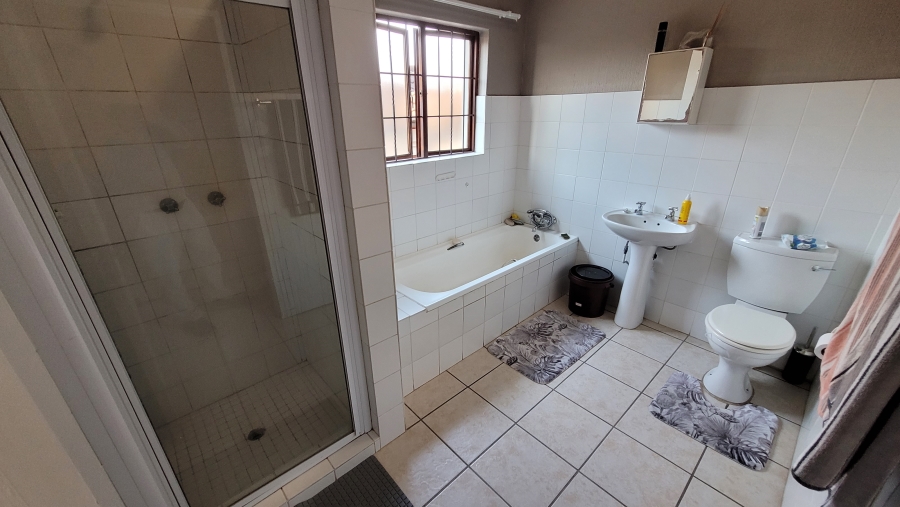 3 Bedroom Property for Sale in Nelspruit Ext 2 Mpumalanga