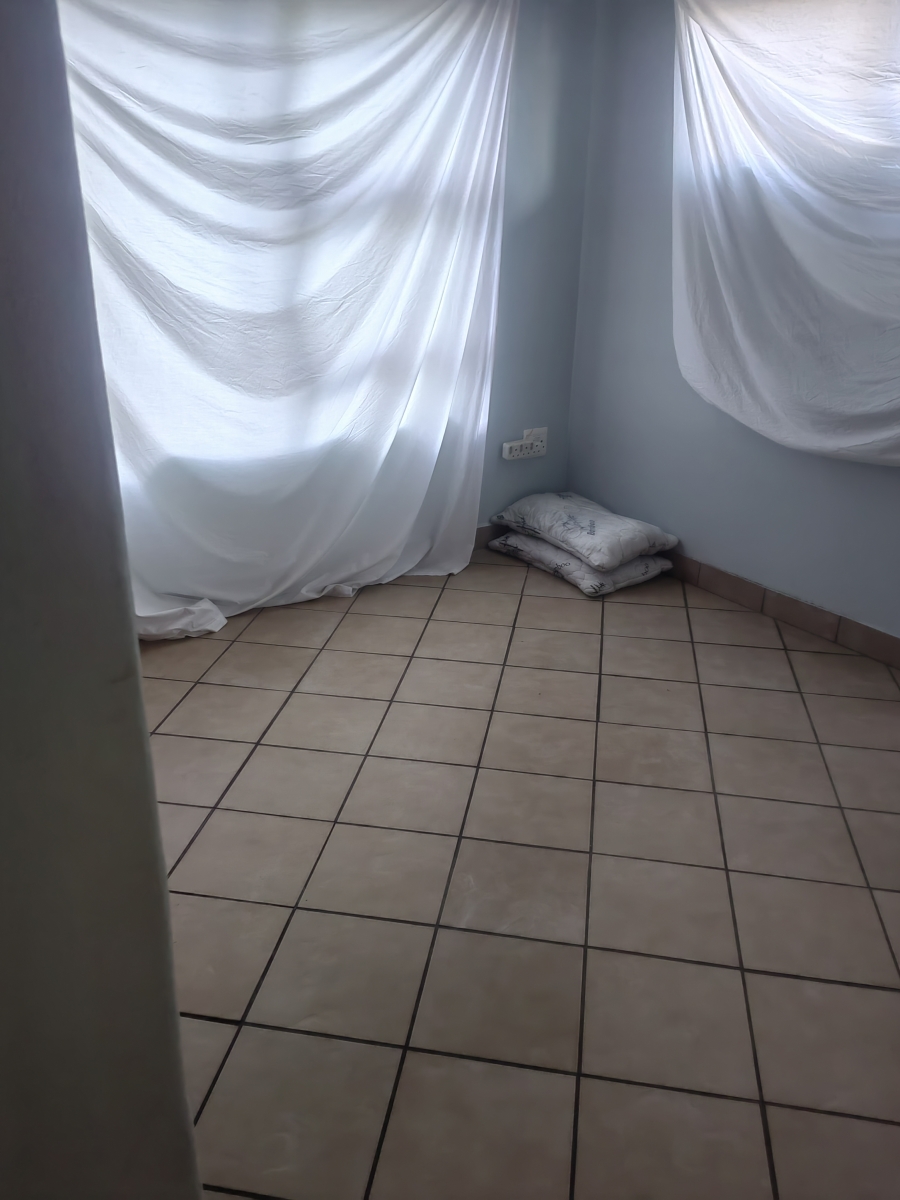 2 Bedroom Property for Sale in Sonheuwel Mpumalanga