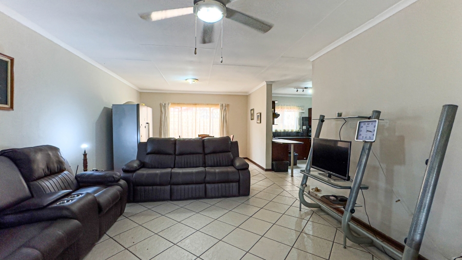 2 Bedroom Property for Sale in Stonehenge Ext 6 Mpumalanga