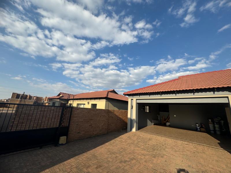 3 Bedroom Property for Sale in Aerorand Mpumalanga