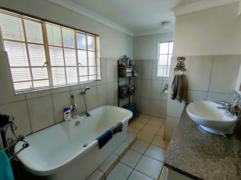 7 Bedroom Property for Sale in Lisdogan Park Gauteng