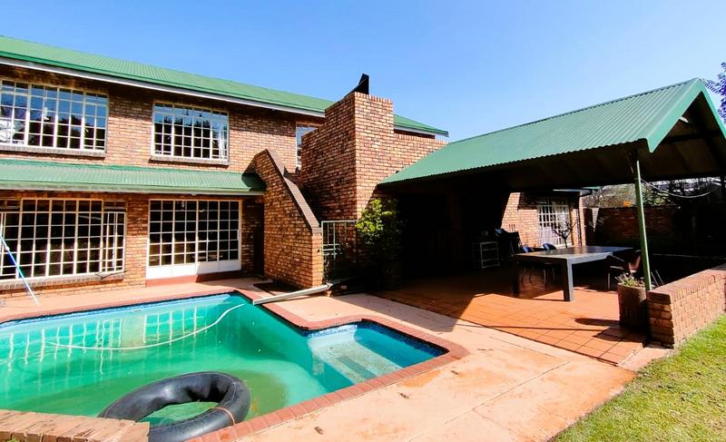 7 Bedroom Property for Sale in Lisdogan Park Gauteng