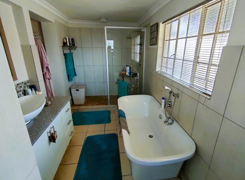 7 Bedroom Property for Sale in Lisdogan Park Gauteng