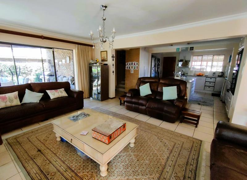 7 Bedroom Property for Sale in Lisdogan Park Gauteng