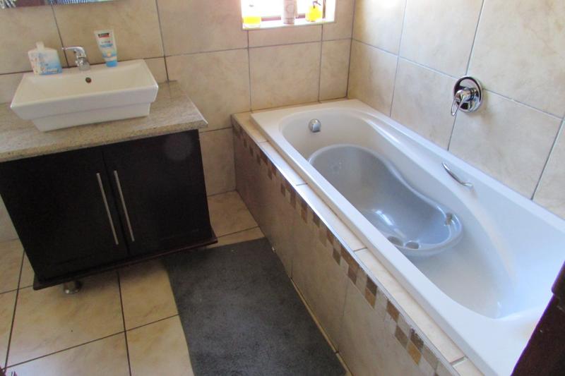 3 Bedroom Property for Sale in Oppikoppi Estate Mpumalanga