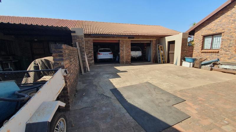 5 Bedroom Property for Sale in Balley Duff Free State