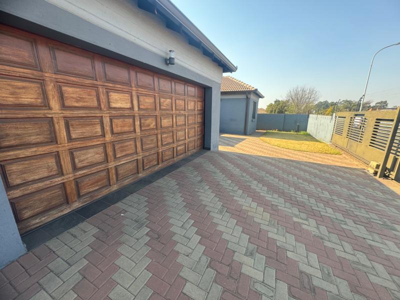 4 Bedroom Property for Sale in Aerorand Mpumalanga