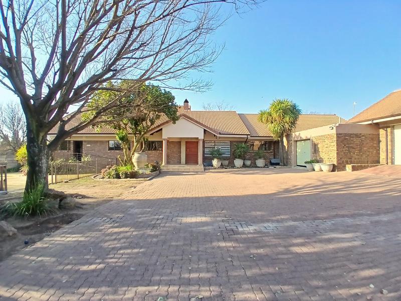 5 Bedroom Property for Sale in Ermelo Mpumalanga