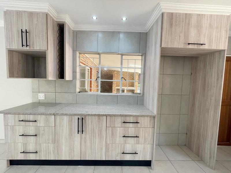 6 Bedroom Property for Sale in Sonheuwel Mpumalanga