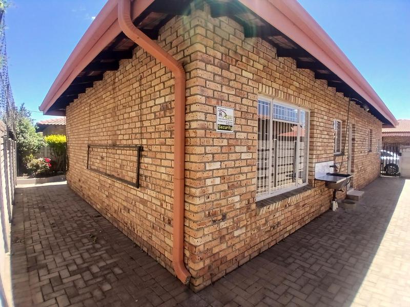 2 Bedroom Property for Sale in Ermelo Mpumalanga