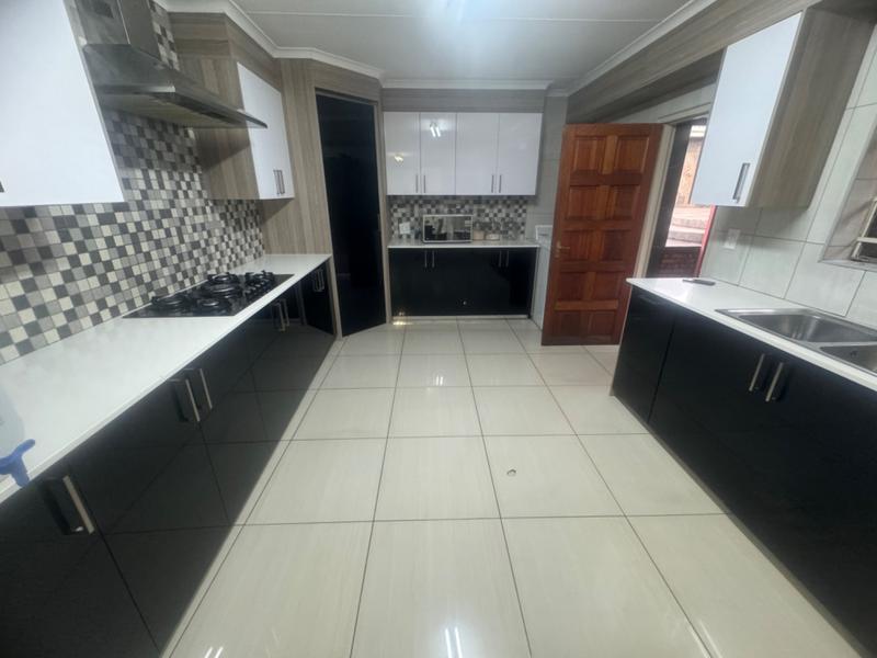 7 Bedroom Property for Sale in Aerorand Mpumalanga