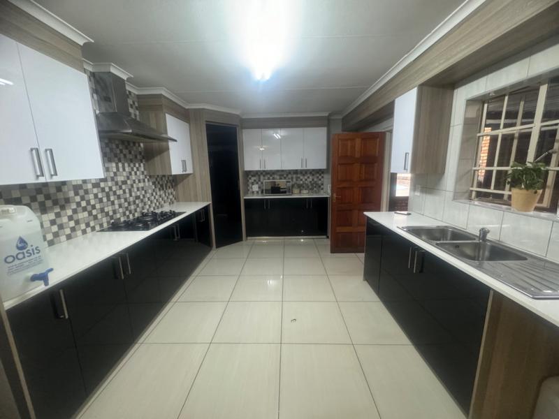 7 Bedroom Property for Sale in Aerorand Mpumalanga