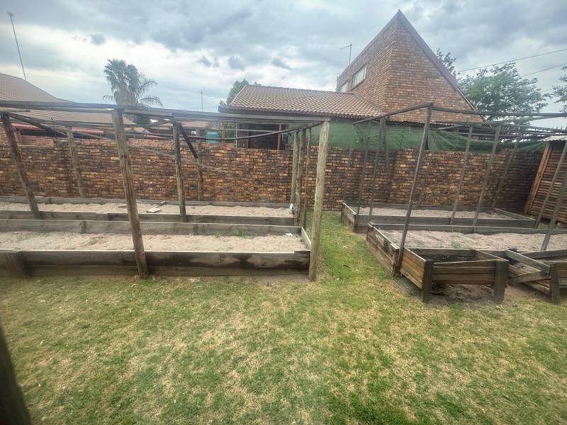 7 Bedroom Property for Sale in Aerorand Mpumalanga