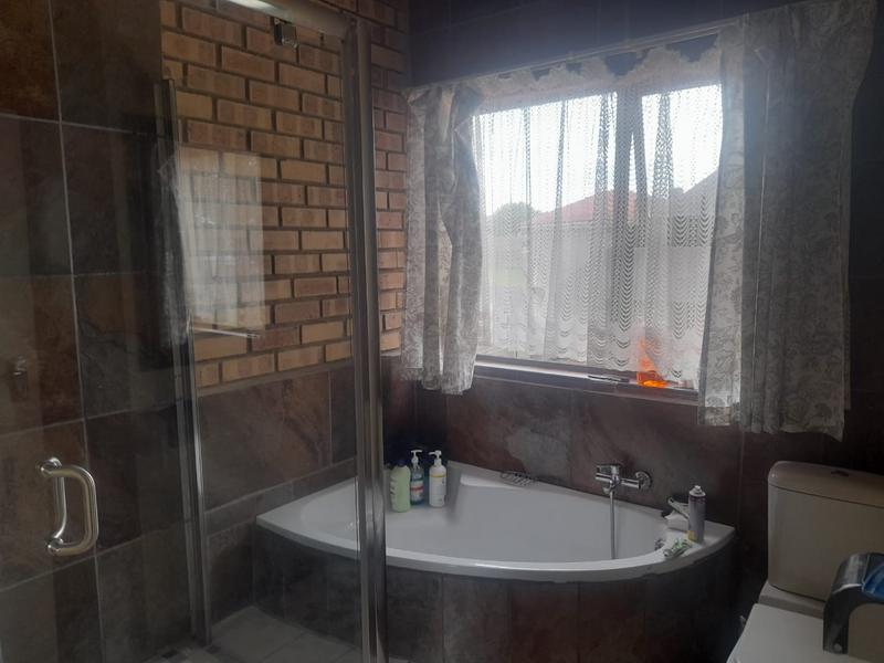 6 Bedroom Property for Sale in Ermelo Mpumalanga