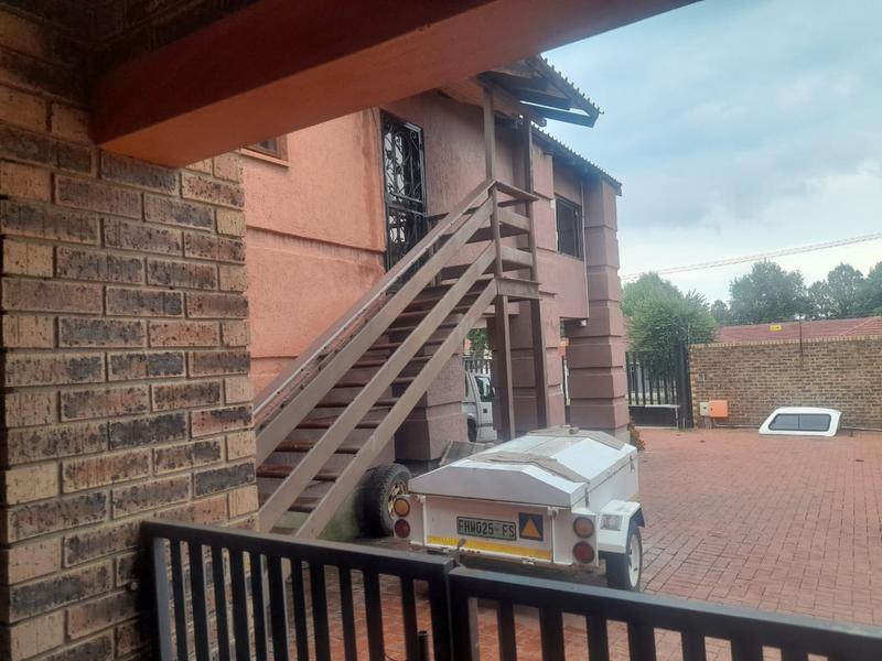 6 Bedroom Property for Sale in Ermelo Mpumalanga