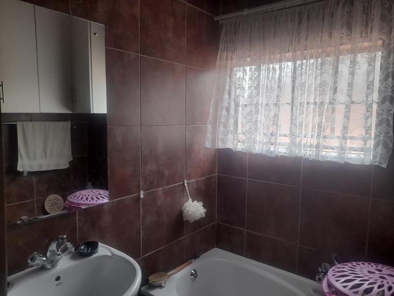 6 Bedroom Property for Sale in Ermelo Mpumalanga