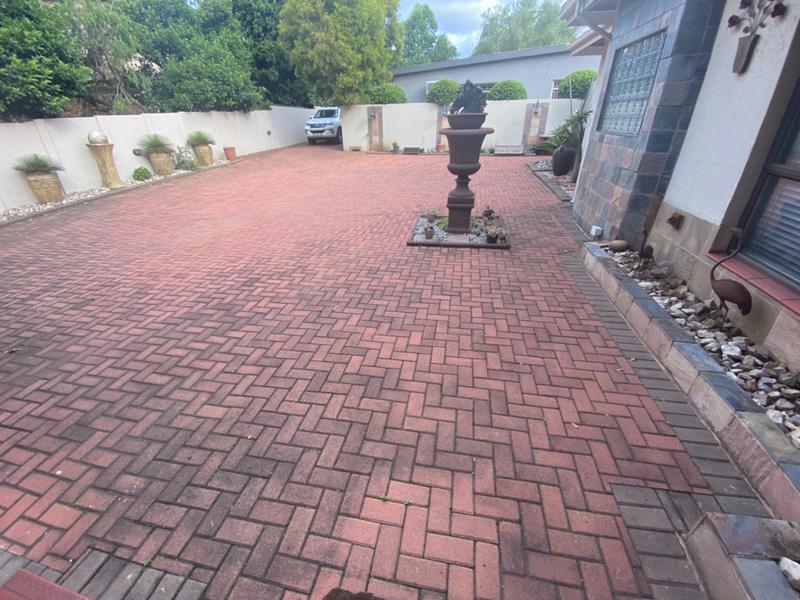 5 Bedroom Property for Sale in Clubville Mpumalanga