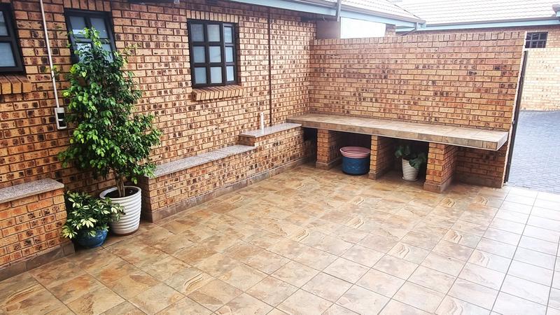 4 Bedroom Property for Sale in Ballitoville KwaZulu-Natal