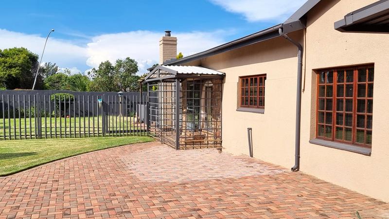 4 Bedroom Property for Sale in Lisdogan Park Gauteng