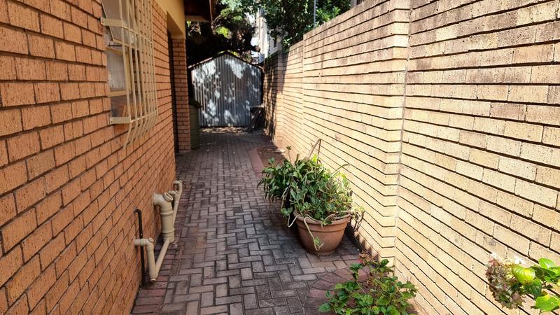 3 Bedroom Property for Sale in Lisdogan Park Gauteng