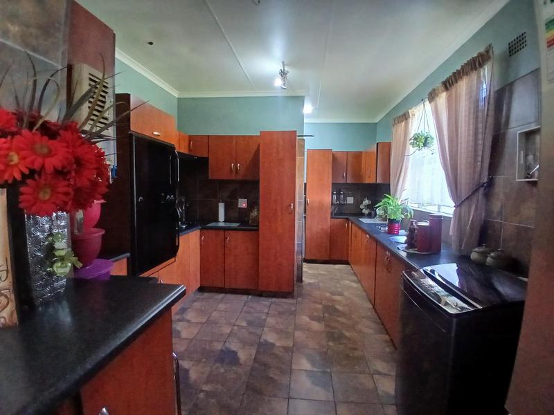 5 Bedroom Property for Sale in Ermelo Mpumalanga